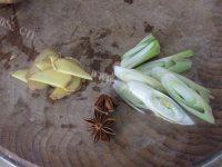 家常菜蘑菇炒菠菜做法图解3)