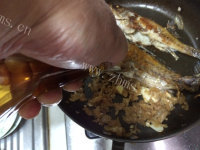 美味的冬菜焖石斑鱼做法图解6)