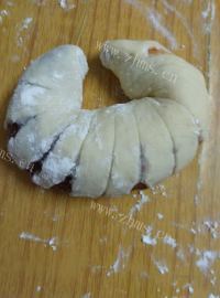 自制豆沙卷做法图解12)