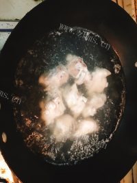 浓香菌菇猪蹄汤做法图解2)