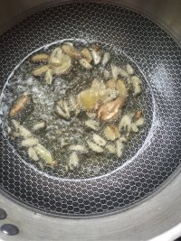 家常菜蒜香扁豆做法图解1)