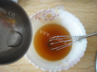 美味的松仁细沙月饼做法图解2)