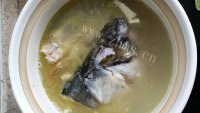 美味的鱼头豆腐汤做法图解4)