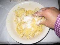 自己做的香煎红薯饼做法图解3)