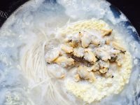 美味的海鲜面做法图解8)