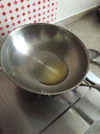可口的油爆大虾做法图解3)