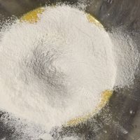 美味的香橙戚风做法图解4)