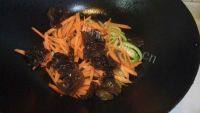 小清新的青椒胡萝卜木耳丸子汤的做法图解五