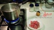美味的麻花绿茶瘦肉粥做法图解5)