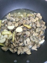 清脆爽口的辣子鸡翅做法图解4)