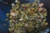 家常菜酸菜炒肉片做法图解4)