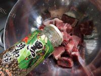 自制黄瓜丁干拌牛肉粒做法图解2)