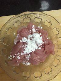 家常菜蒜苔炒肉片做法图解3)