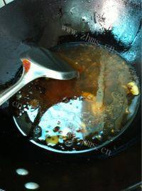 美味的酱焖黄花鱼做法图解5)