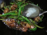 尖椒回锅肉做法图解8)