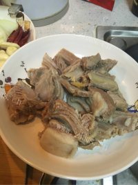色泽鲜亮的红烧羊排做法图解1)