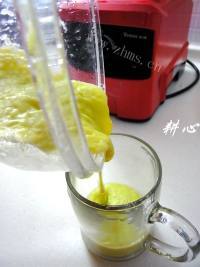 美味可口的鲜榨牛油果苹果橙汁做法图解7)