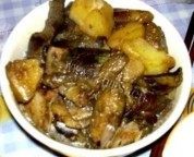美味的土豆炖茄子做法图解4)