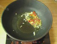家常菜茼蒿炒豆腐做法图解6)
