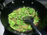 家常菜四季豆烧肉做法图解7)