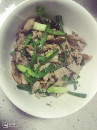 美味的红萝卜炒肉做法图解4)