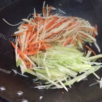 家常菜炒三丝做法图解4)