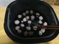 美味洋葱猪肉丸子做法图解5)