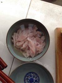 家常菜蒜苗炒肉片做法图解2)