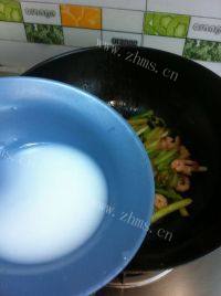 家常菜芦笋炒虾做法图解12)