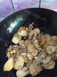 自制肉丝炒年糕做法图解4)