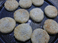 美味的豆沙馅芝麻糯米饼做法图解8)