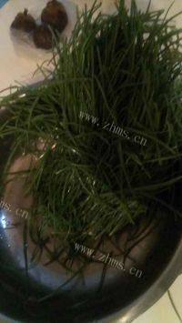 美味沙葱猪肉饺做法图解2)