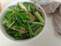 诱人的芹菜炒香肠