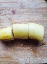 美味的吐司香蕉卷做法图解4)