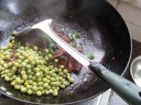 鲜嫩多汁的豌豆炒牛肉做法图解8)