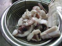 简易版青椒炒鱿鱼做法图解2)