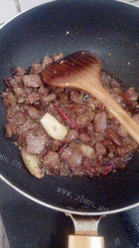 家常菜土豆烧牛肉做法图解7)