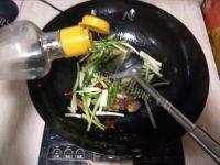 家常菜辣炒五花肉做法图解7)