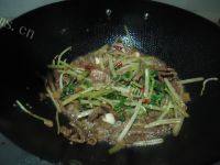 家常菜泡椒牛肉做法图解8)