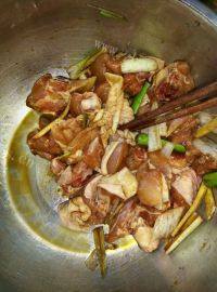 家常菜土豆炖鸡块做法图解1)