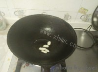 美味的孜然鱼豆腐做法图解4)