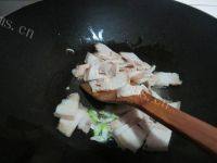 家常菜五花肉炒芹菜做法图解4)