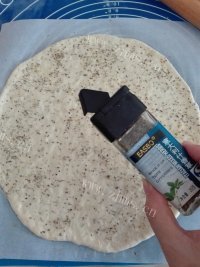 小清新风的意大利香草薄饼做法图解9)