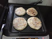 易做的豆沙果仁馅饼做法图解7)
