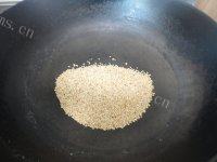 酥脆的花生芝麻糖做法图解2)