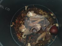 正宗的洋参虫草花鸡汤做法图解3)