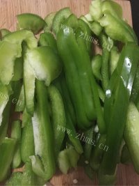 热腾腾的青椒肉丝做法图解1)