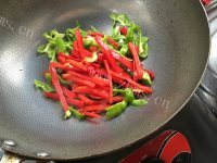 好吃的青椒肉丝做法图解3)