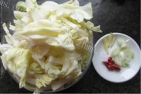 香喷喷的手撕包菜做法图解1)