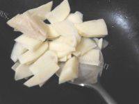 家常菜杏鲍菇炒土豆片做法图解3)